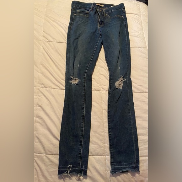 Dark Blue Levi Skinny Jeans​ - Picture 1 of 3